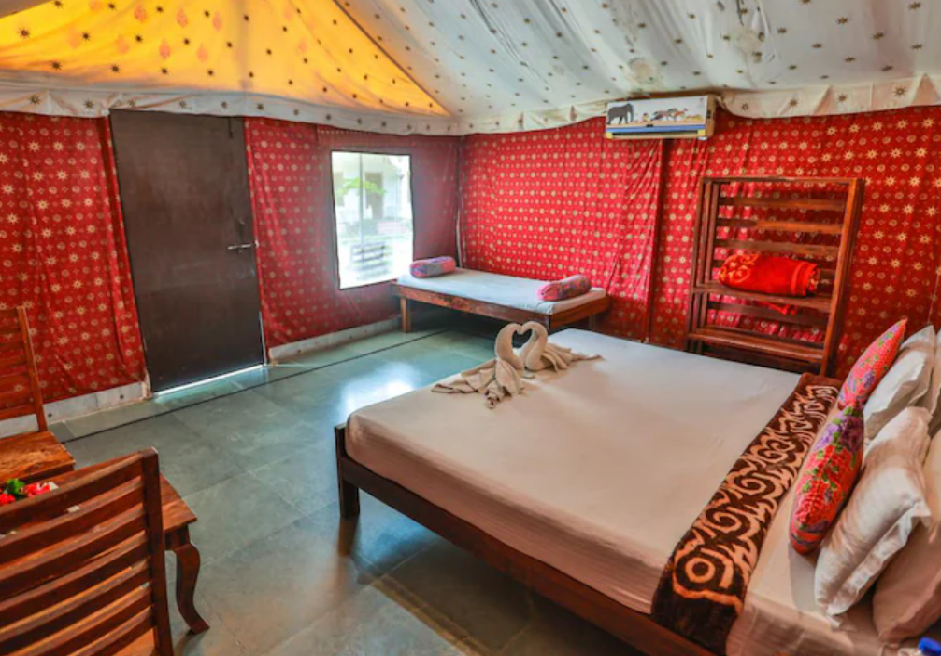 1 x Luxuries Tents Cottage 